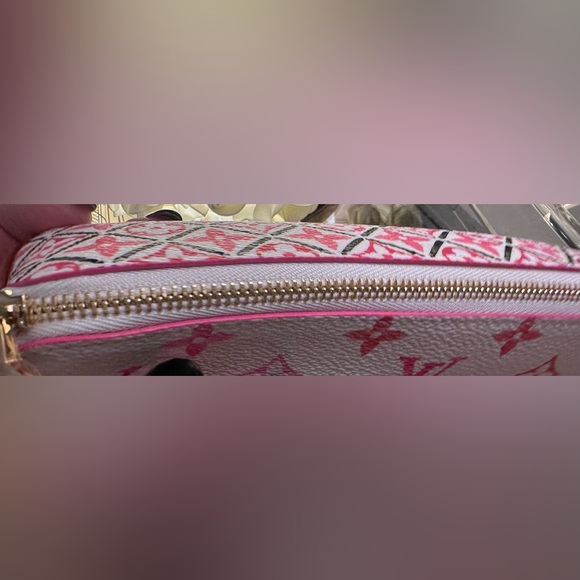 🩷Louis Vuitton Monogram Giant By The Pool 2.0 Elizabeth Pencil Pouch Rose🩷 - Picture 6 of 16